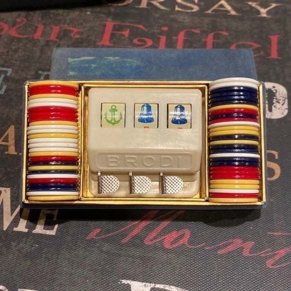 VINTAGE MCM Schoenhut Brodi Casino Playing Machine Celluloid & BAKELITE Pieces - Picture 2 of 8